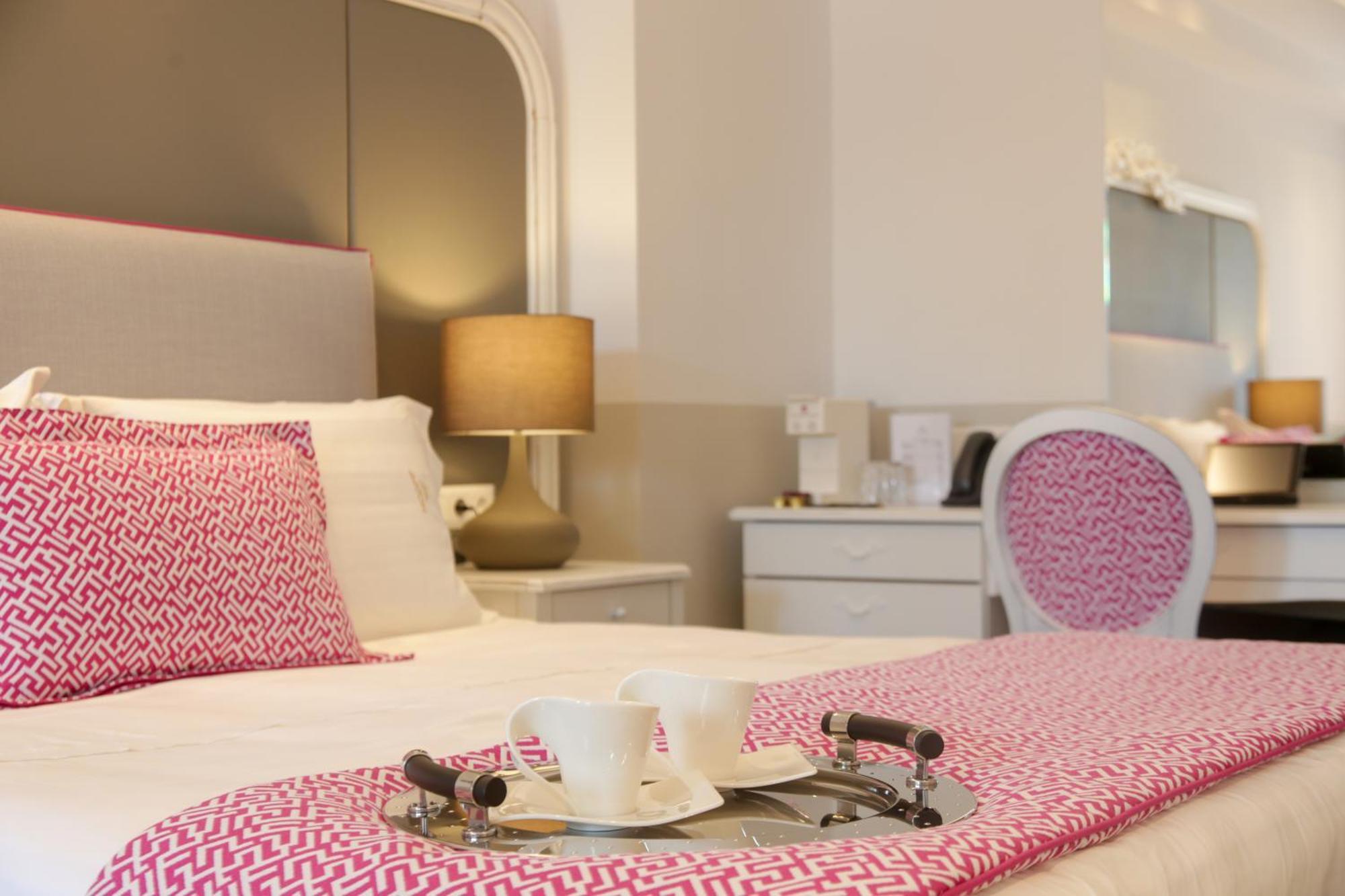 Avaton Luxury Beach Resort - Relais & Chateaux Uranópolis Habitación foto
